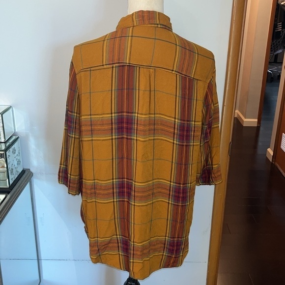 Mossimo Supply Co Plaid Button Up flannel size Large sleeveless are 3/4 sleeves. - Picture 5 of 7